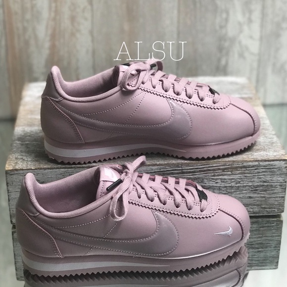 NWT Nike Classic Cortez Prem Leather Plum Chalk W - Picture 2 of 8